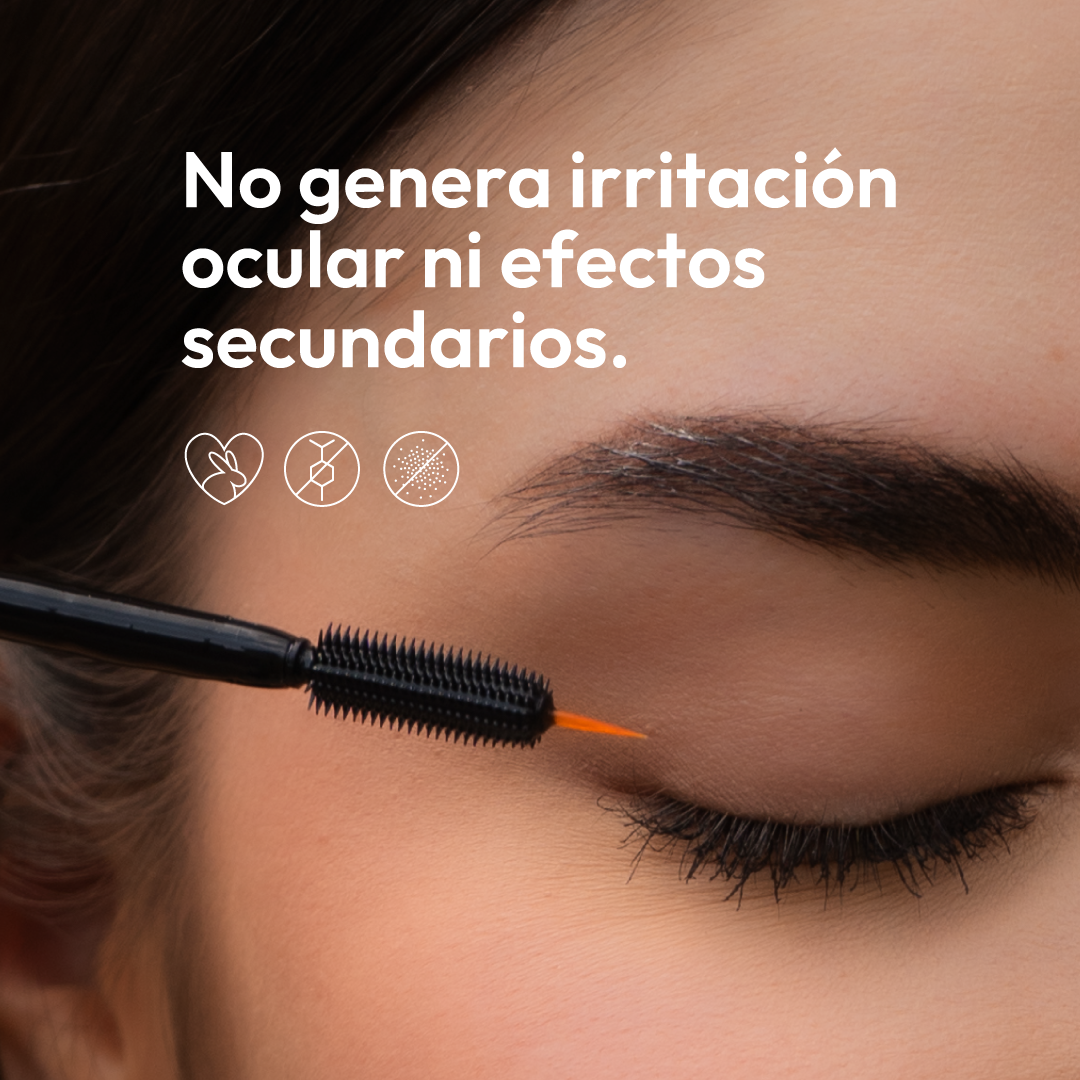 Aplicacion de serum natural Walaky para cejas y pestanas definidas