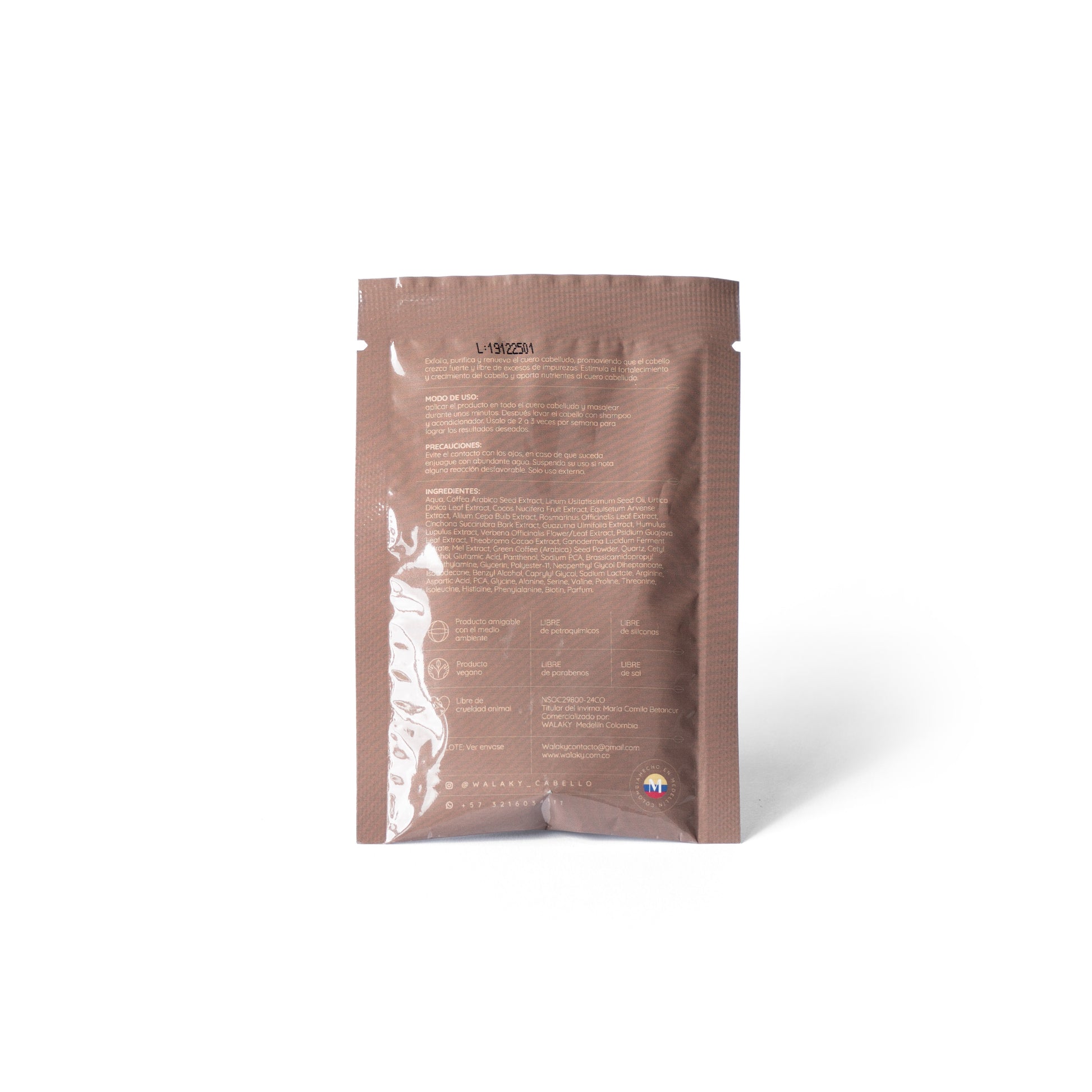 Detalle sachet exfoliante capilar natural Walaky con partículas de café colombiano